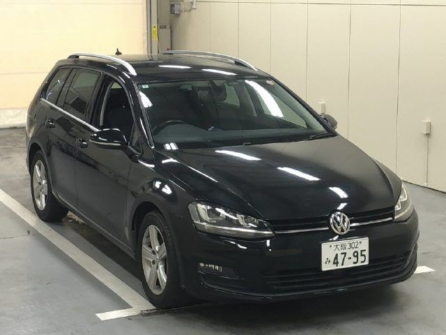 2016 VOLKSWAGEN GOLF VARIANT ANNIVERSARY EDITION — photograph 1