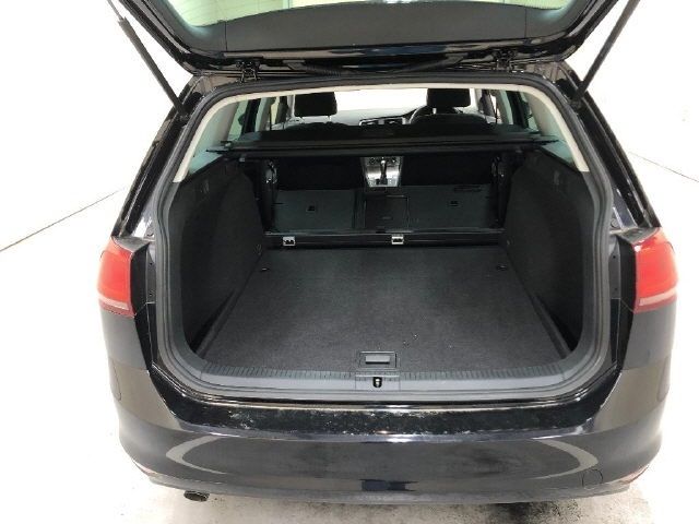 2016 VOLKSWAGEN GOLF VARIANT ANNIVERSARY EDITION — photograph 2