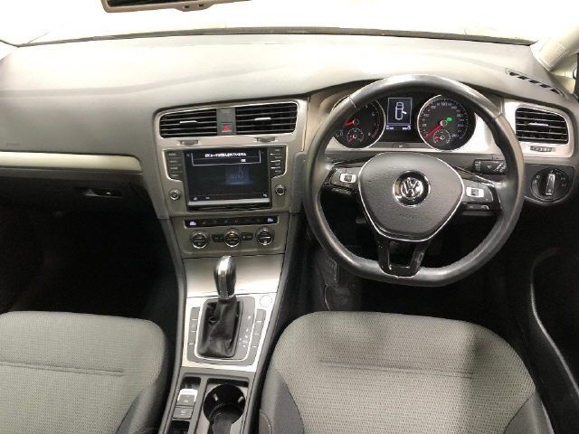 2016 VOLKSWAGEN GOLF VARIANT ANNIVERSARY EDITION — photograph 3