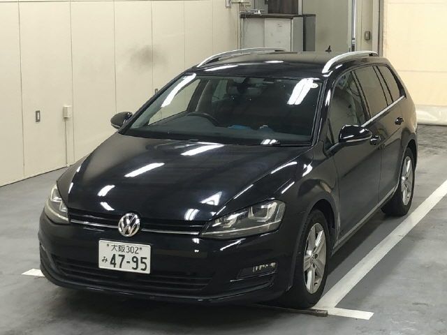2016 VOLKSWAGEN GOLF VARIANT ANNIVERSARY EDITION — photograph 4