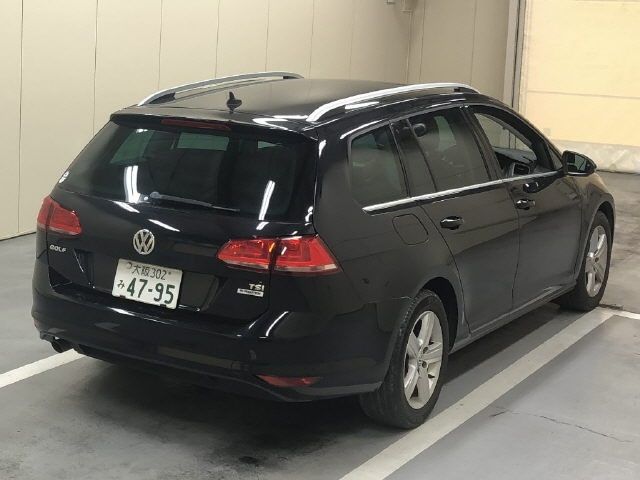 2016 VOLKSWAGEN GOLF VARIANT ANNIVERSARY EDITION — photograph 7