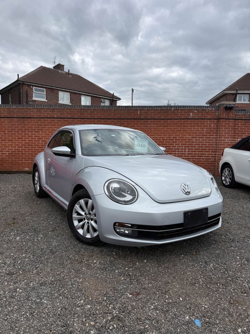 2015 VOLKSWAGEN THE BEETLE DESIGN — photograph 2