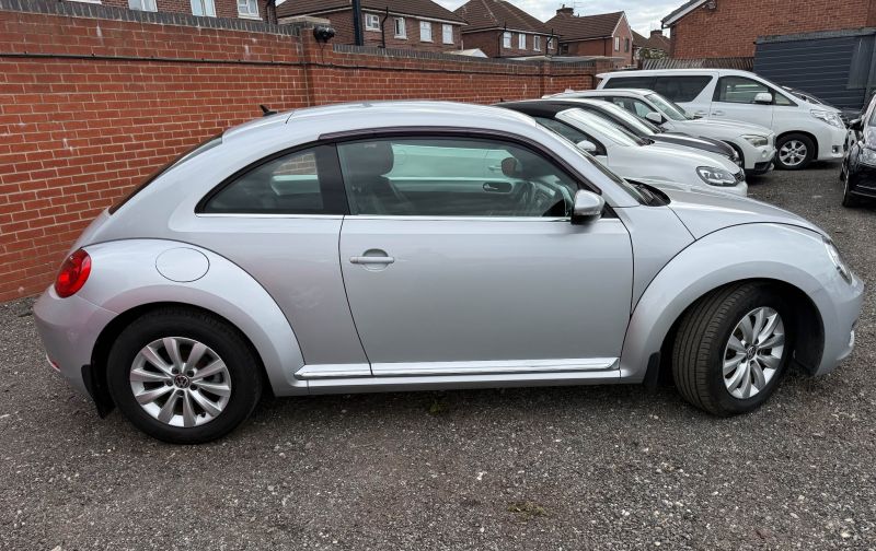 2015 VOLKSWAGEN THE BEETLE DESIGN — photograph 15