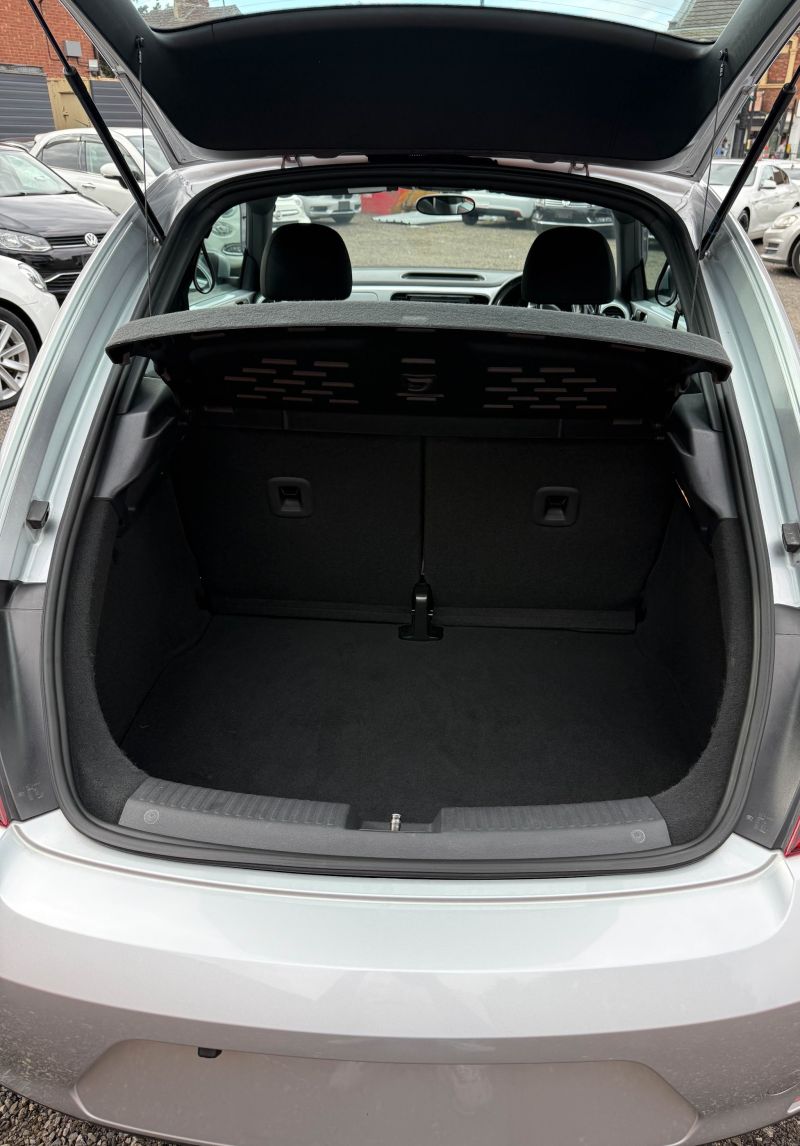 2015 VOLKSWAGEN THE BEETLE DESIGN — photograph 18