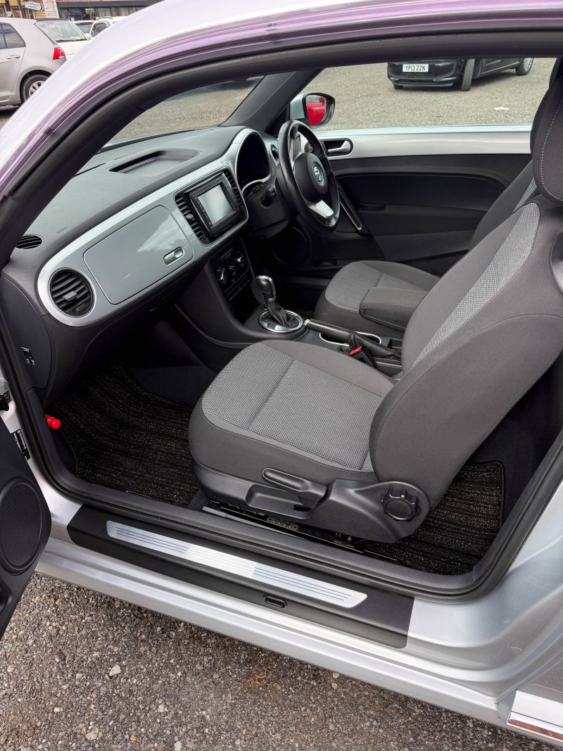2015 VOLKSWAGEN THE BEETLE DESIGN — photograph 21