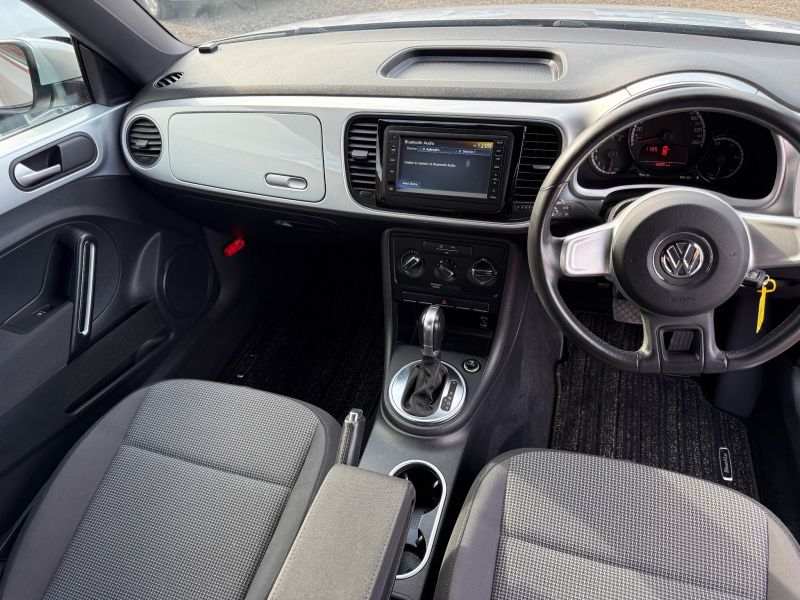 2015 VOLKSWAGEN THE BEETLE DESIGN — photograph 24