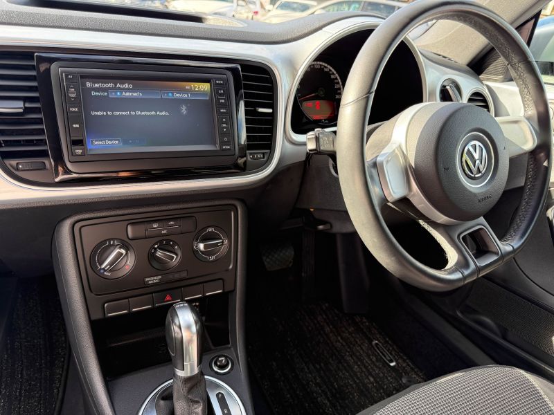 2015 VOLKSWAGEN THE BEETLE DESIGN — photograph 28