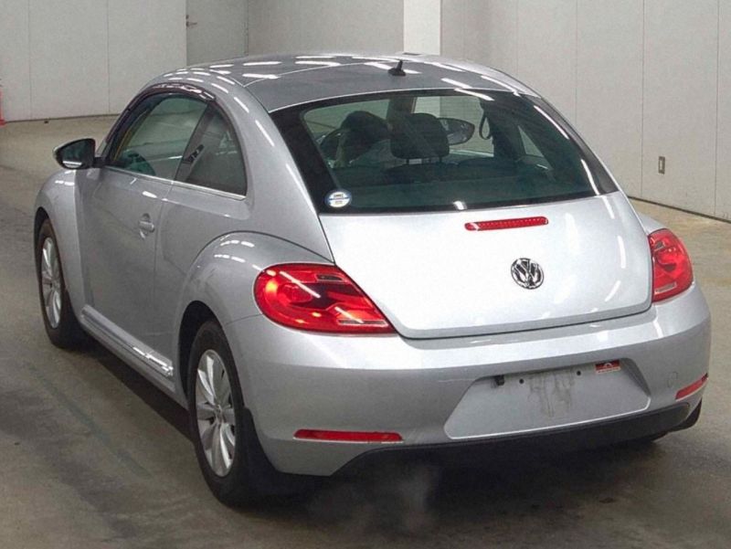 2015 VOLKSWAGEN THE BEETLE DESIGN — photograph 30