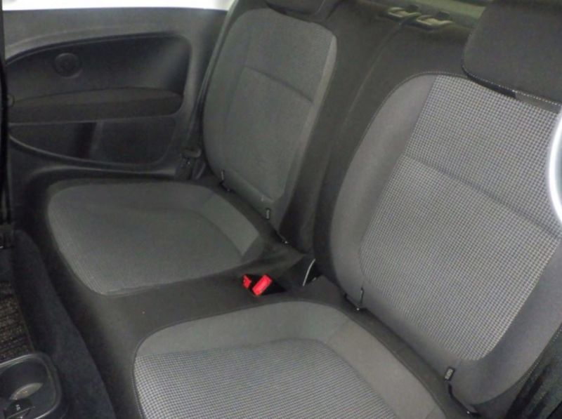 2015 VOLKSWAGEN THE BEETLE DESIGN — photograph 31