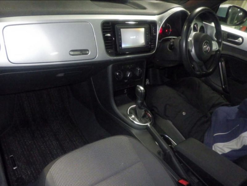 2015 VOLKSWAGEN THE BEETLE DESIGN — photograph 34