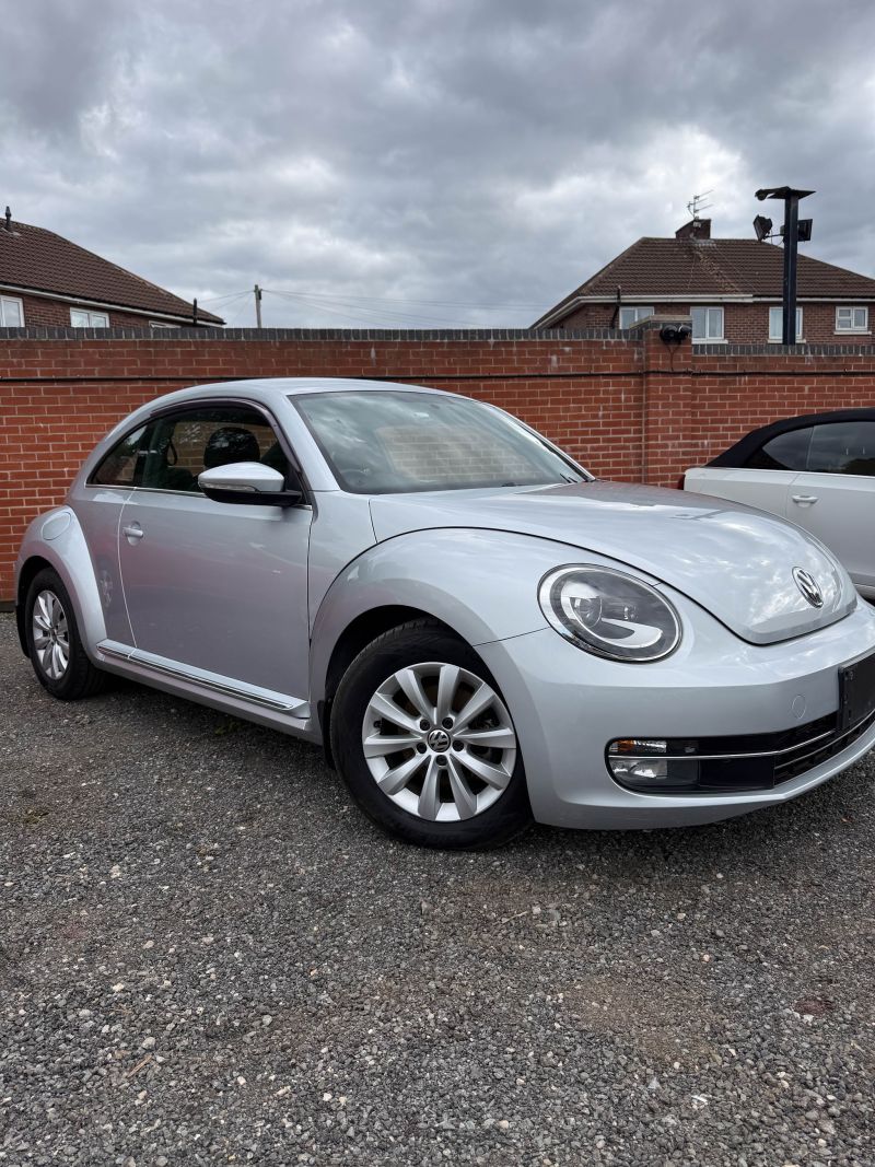 2015 VOLKSWAGEN THE BEETLE DESIGN — photograph 6