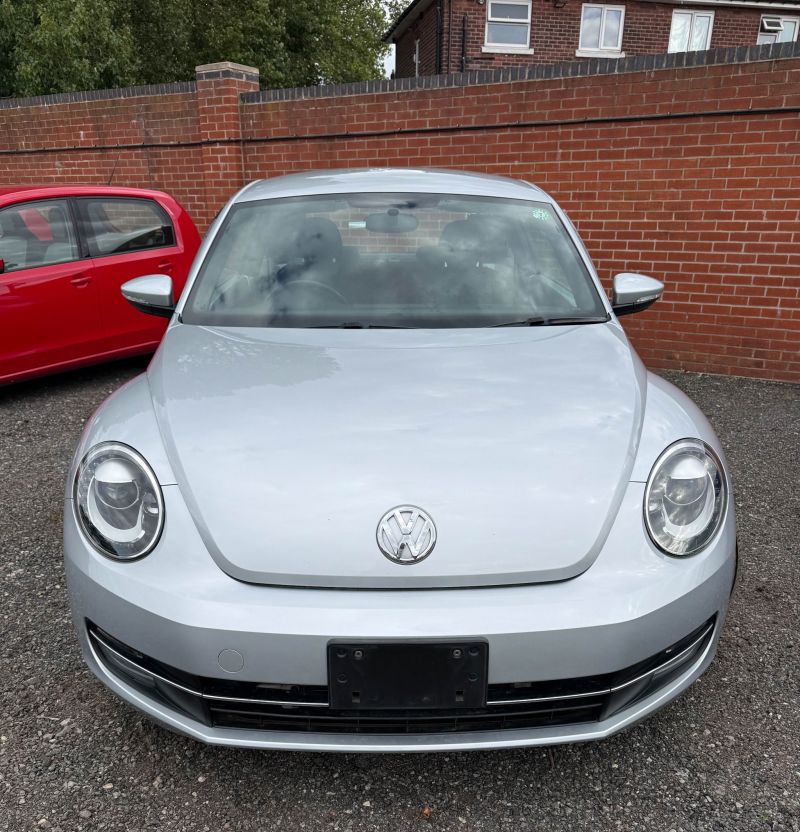 2015 VOLKSWAGEN THE BEETLE DESIGN — photograph 8