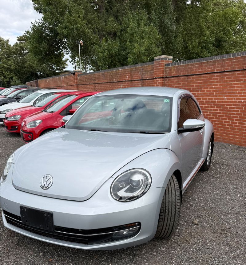 2015 VOLKSWAGEN THE BEETLE DESIGN — photograph 9