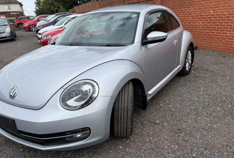 2015 VOLKSWAGEN THE BEETLE DESIGN — photograph 10
