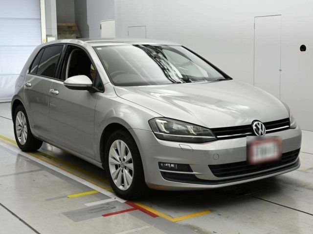 2015 VOLKSWAGEN GOLF TSI COMFORT LINE BLUE MOTION — photograph 4