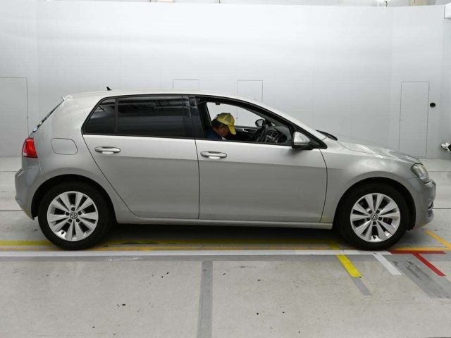 2015 VOLKSWAGEN GOLF TSI COMFORT LINE BLUE MOTION — photograph 6