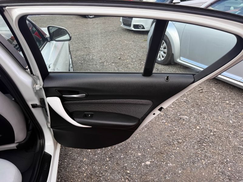 2015 BMW 1 SERIES 118i STYLE — photograph 28