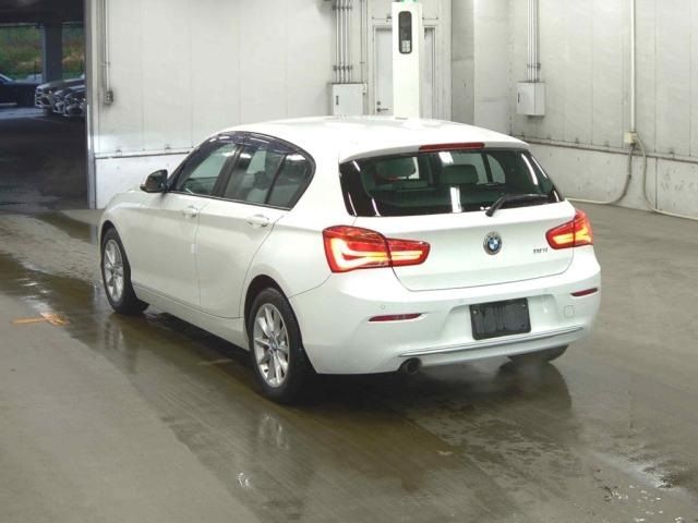 2015 BMW 1 SERIES 118i STYLE — photograph 3