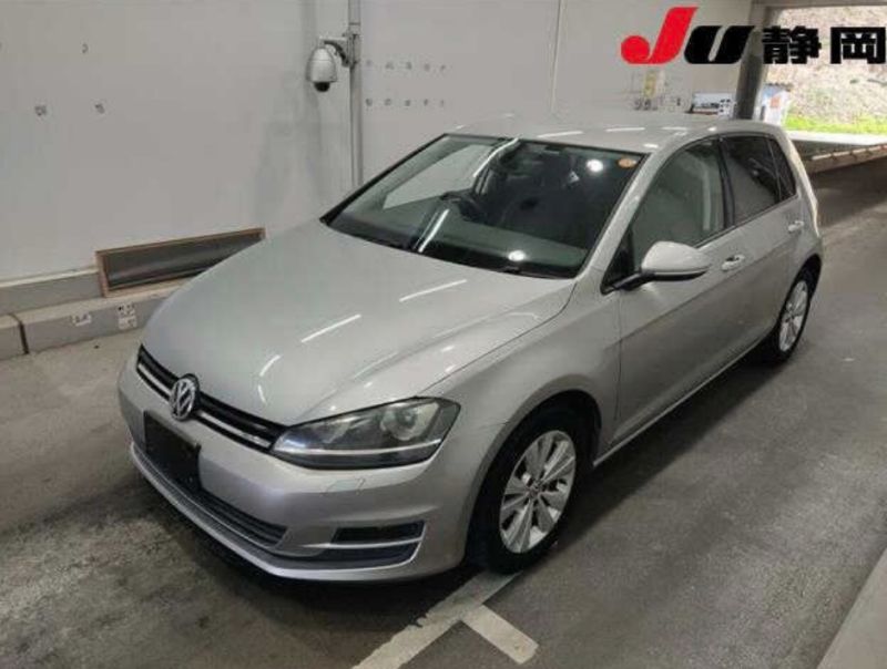 2015 VOLKSWAGEN GOLF TSI PREMIUM EDTION — photograph 2