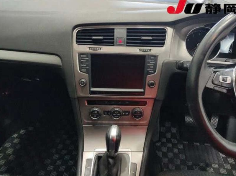 2015 VOLKSWAGEN GOLF TSI PREMIUM EDTION — photograph 8