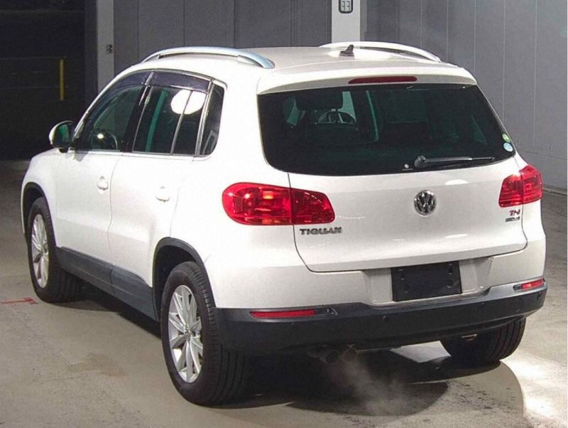 2013 VOLKSWAGEN TIGUAN TSI BLUEMOTION TECHNOLOGY — photograph 4