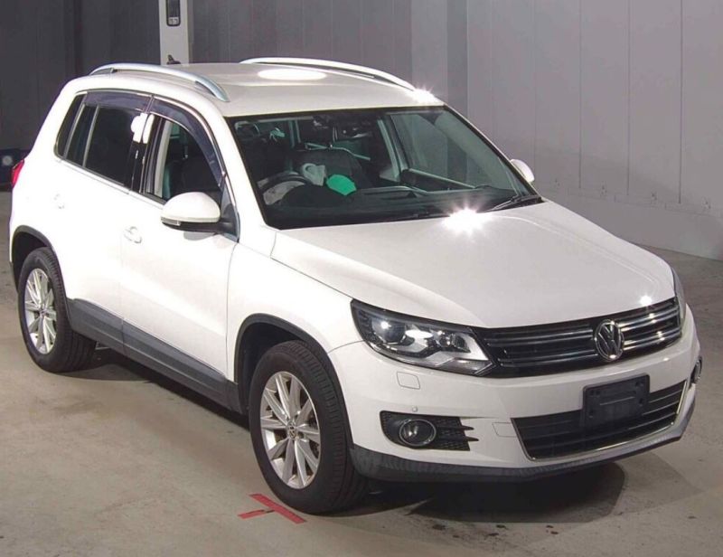 2013 VOLKSWAGEN TIGUAN TSI BLUEMOTION TECHNOLOGY — photograph 5