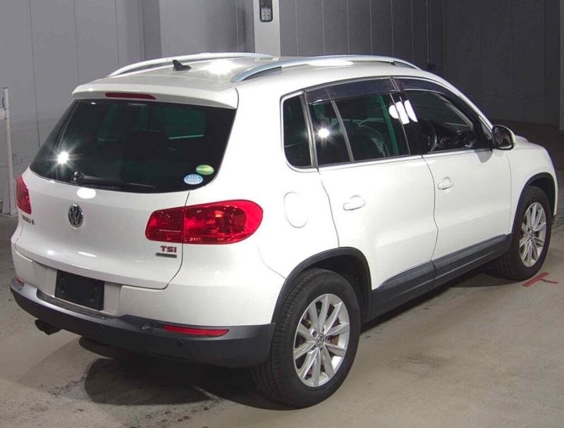 2013 VOLKSWAGEN TIGUAN TSI BLUEMOTION TECHNOLOGY — photograph 3