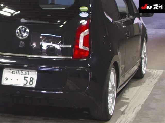 2016 VOLKSWAGEN UP MOVE UP — photograph 1