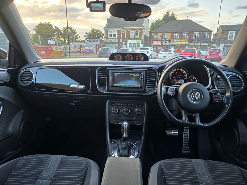 2014 VOLKSWAGEN THE BEETLE TURBO — photograph 12