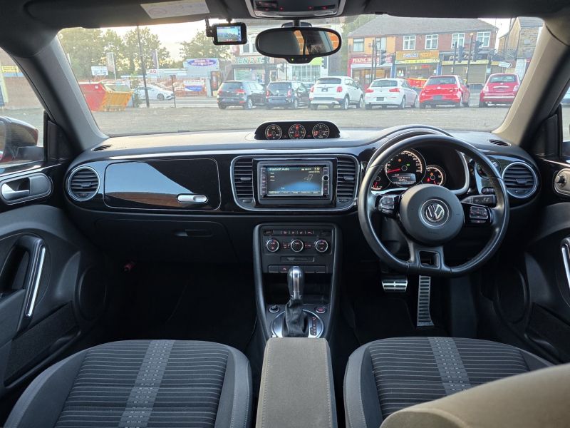 2014 VOLKSWAGEN THE BEETLE TURBO — photograph 13