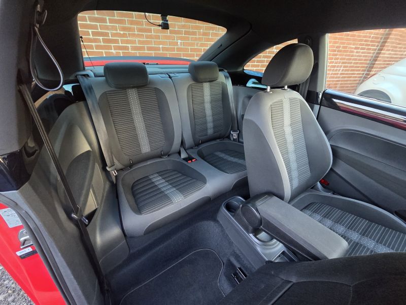 2014 VOLKSWAGEN THE BEETLE TURBO — photograph 16