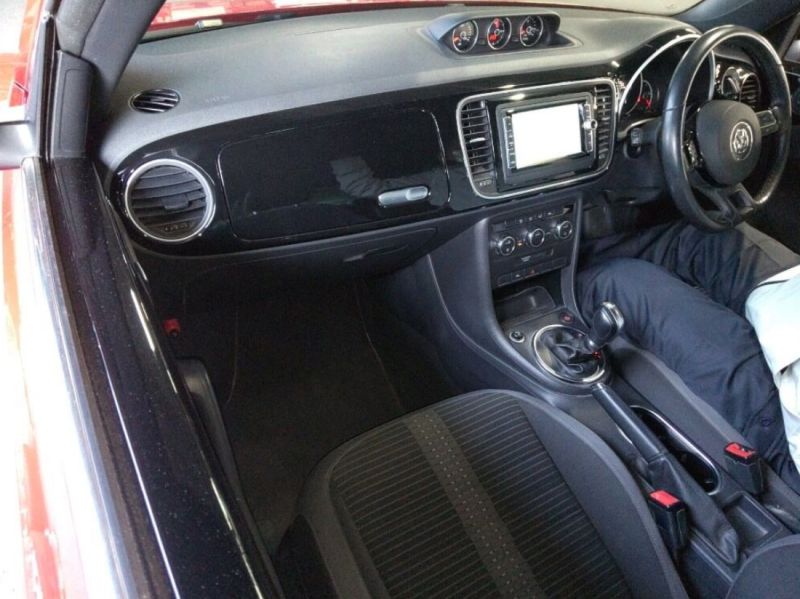 2014 VOLKSWAGEN THE BEETLE TURBO — photograph 23