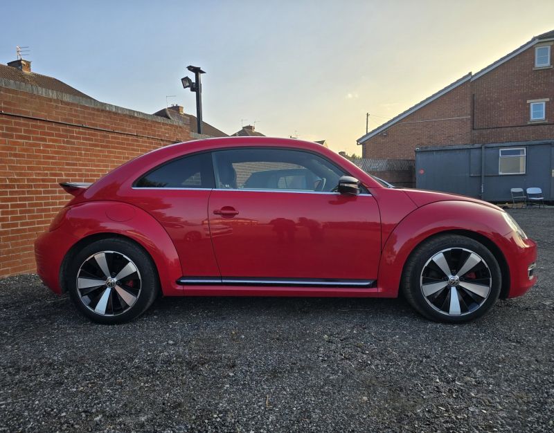2014 VOLKSWAGEN THE BEETLE TURBO — photograph 7