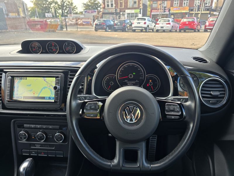 2014 VOLKSWAGEN THE BEETLE TURBO — photograph 9