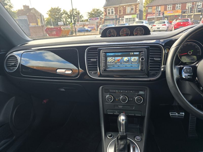 2014 VOLKSWAGEN THE BEETLE TURBO — photograph 10