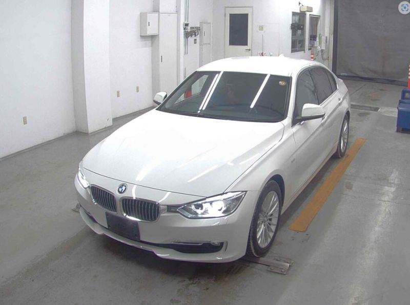 2013 BMW 3 SERIES 320D LUXURY — photograph 2