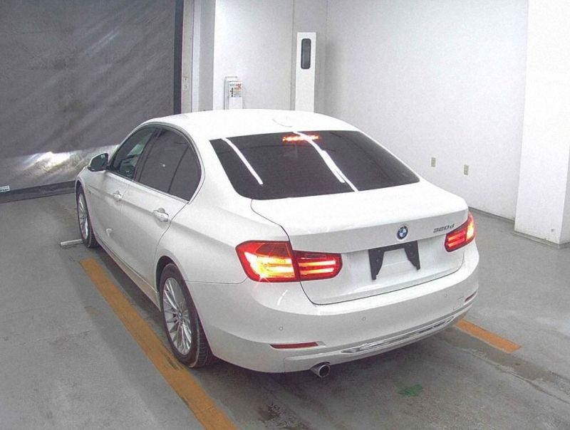 2013 BMW 3 SERIES 320D LUXURY — photograph 5