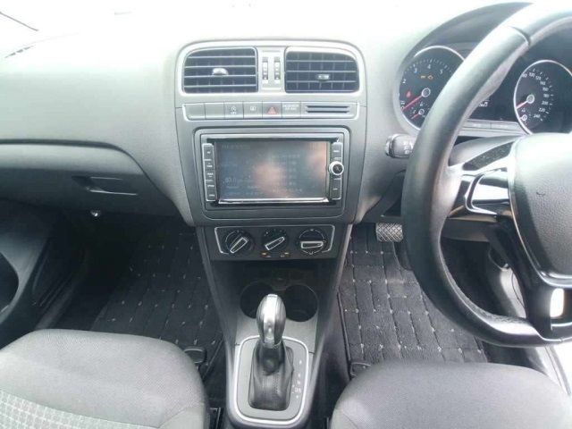 2015 VOLKSWAGEN POLO TSI TSI COMFORT LINE UG PKG — photograph 4