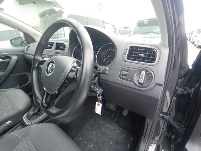 2015 VOLKSWAGEN POLO TSI TSI COMFORT LINE UG PKG — photograph 5