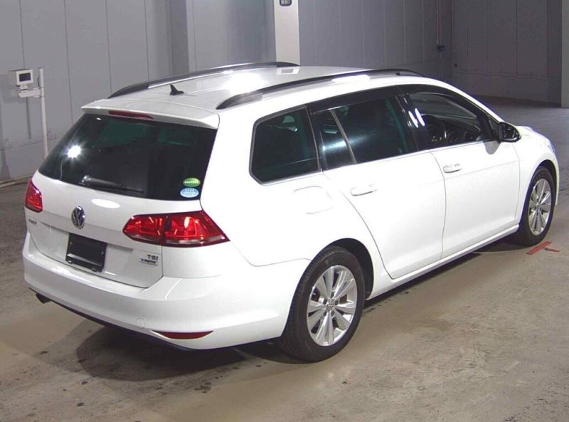 2016 VOLKSWAGEN GOLF VARIANT TSI CONFLINE BLUEMOTION TEG — photograph 2