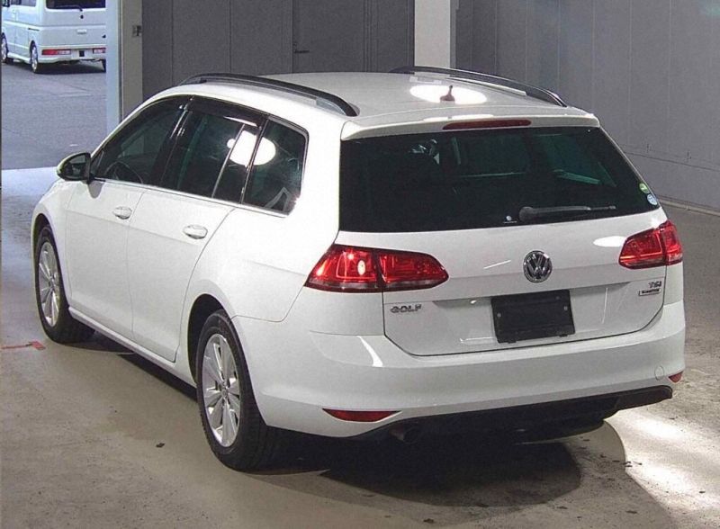 2016 VOLKSWAGEN GOLF VARIANT TSI CONFLINE BLUEMOTION TEG — photograph 3
