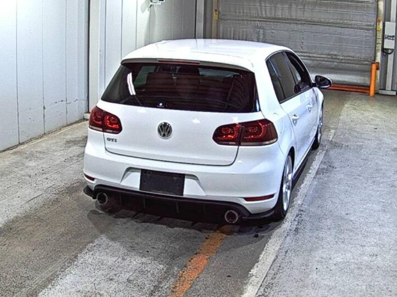 2011 VOLKSWAGEN GOLF GTI GTI — photograph 1