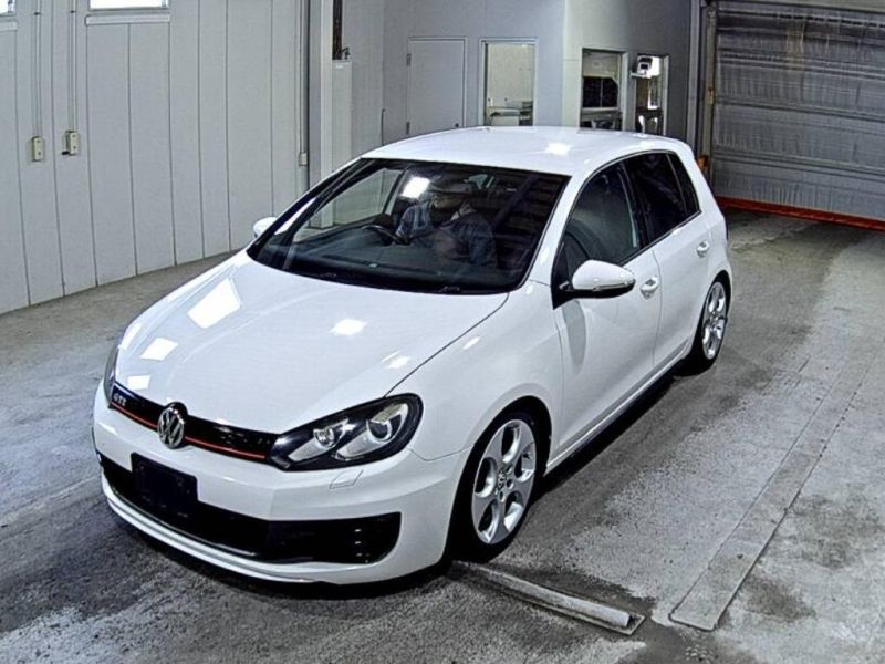 2011 VOLKSWAGEN GOLF GTI GTI — photograph 2