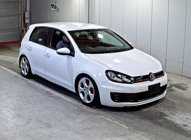 2011 VOLKSWAGEN GOLF GTI GTI — photograph 3