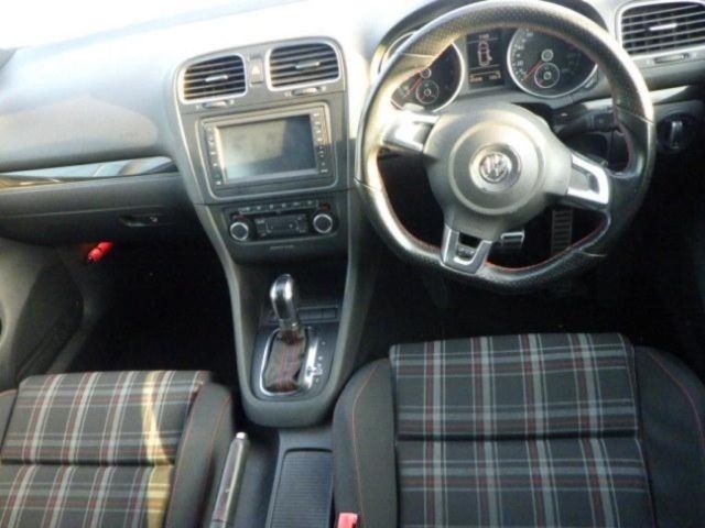2011 VOLKSWAGEN GOLF GTI GTI — photograph 4