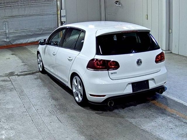 2011 VOLKSWAGEN GOLF GTI GTI — photograph 5