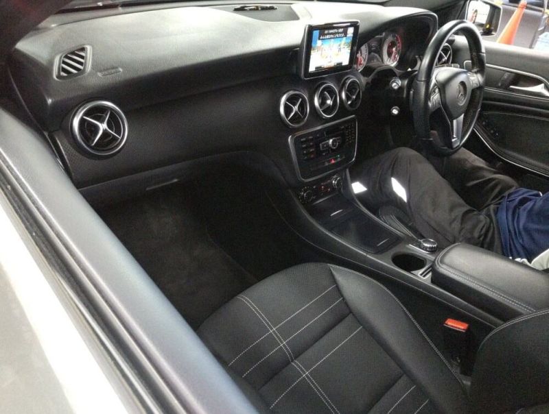 2014 MERCEDES A CLASS A-180 — photograph 3