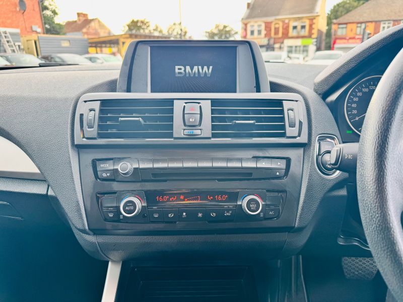 2013 BMW 1 SERIES 116i — photograph 21