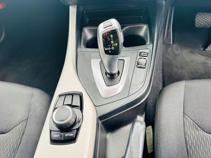 2013 BMW 1 SERIES 116i — photograph 23