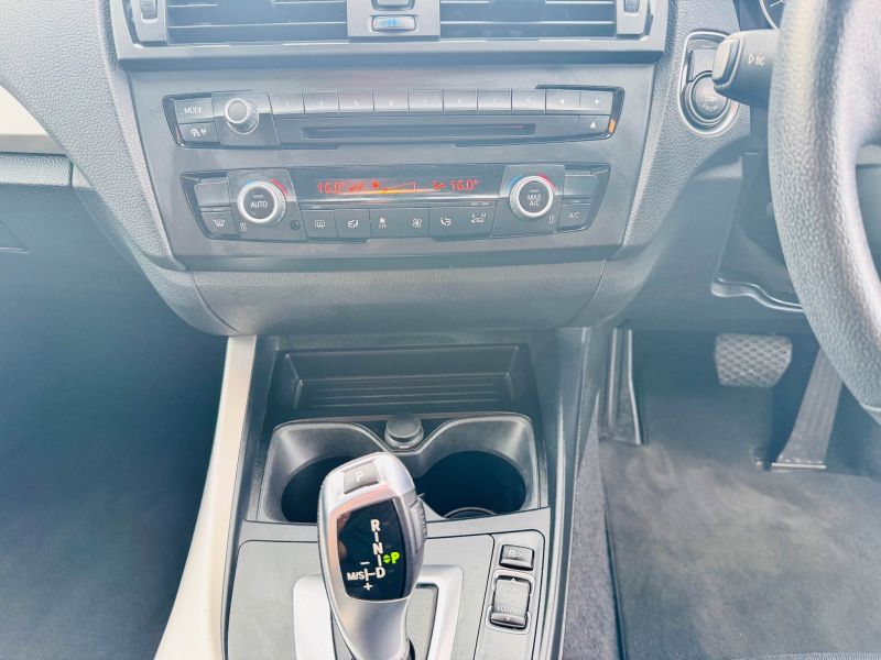 2013 BMW 1 SERIES 116i — photograph 24